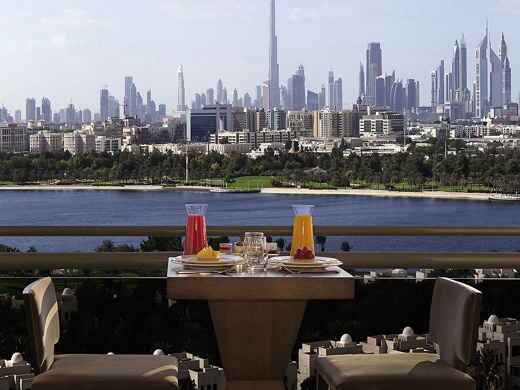 Pullman Dubai Creek City Centre Residences Restaurant bilde